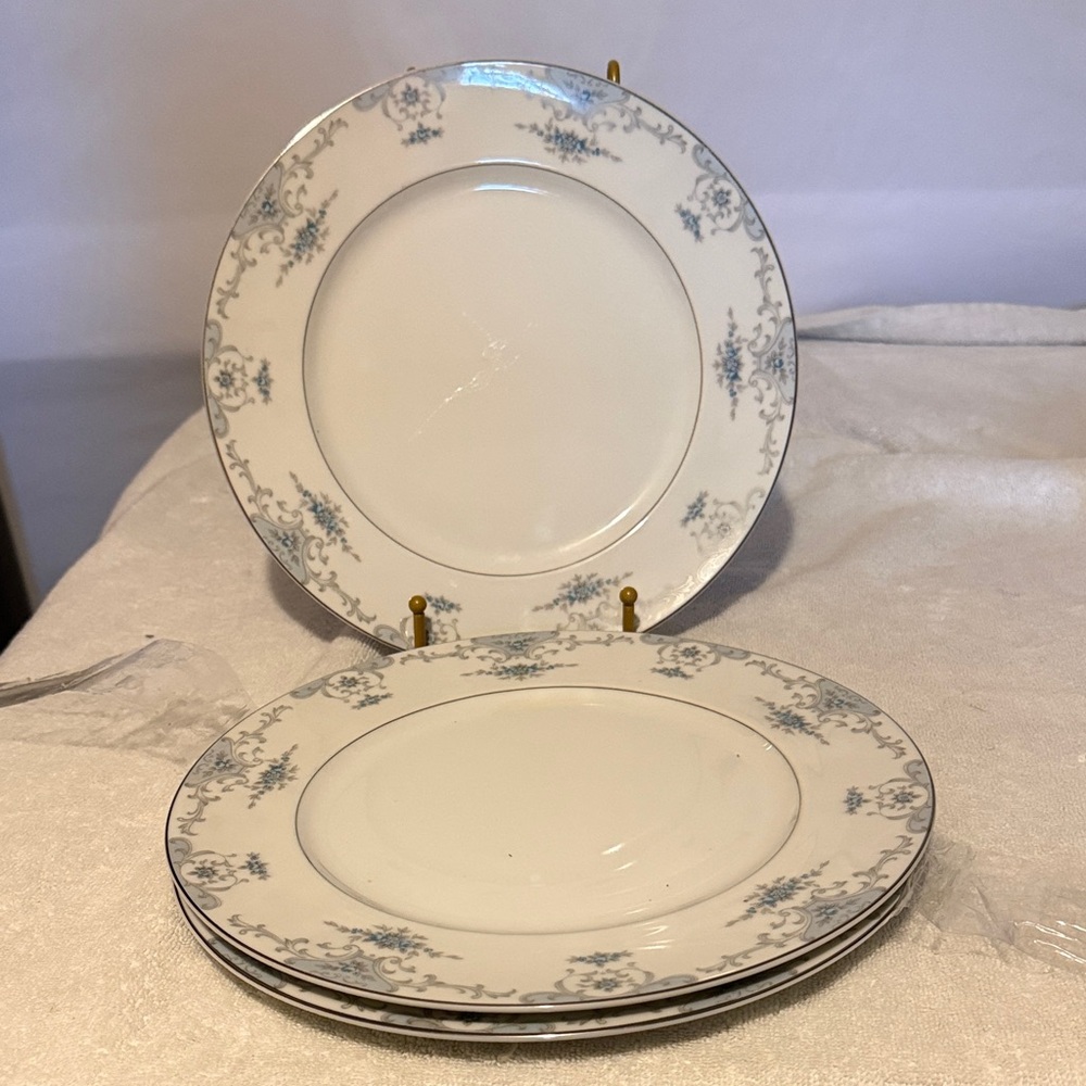Mid-Century Fashion Royale Heirloom Porcelain 10.5" Dinner Plates set/3